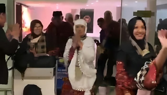 Disambut Hangat Keluarga, 37 Jemaah Umrah Travel Rizma Tour Asal Subang Tiba di Tanah Air