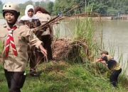 Pramuka Purwakarta Bersama Warga Bersihkan Situ Cigangsa, Dorong Potensi Wisata dan Ekonomi Lokal