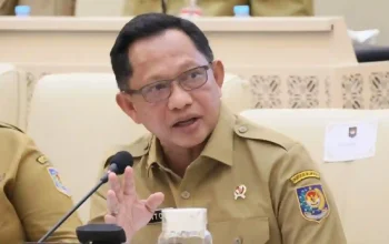 Mendagri Tito Karnavian rilis aturan sanksi WFH ASN terbaru 2026.