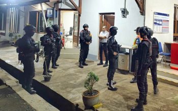 Jaga Harkamtibmas, Brimob Jabar Patroli Malam di Purwakarta