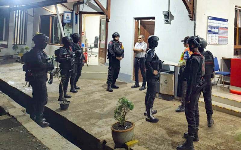 Brimob Jabar Patroli di Purwakarta