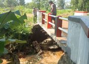 Polsek Bungursari Gercep Tangani Tanah Longsor di Desa Cikopo