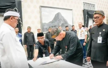 Om Zein tukar kursi pejabat eselon II Pemkab Purwakarta April 2026.