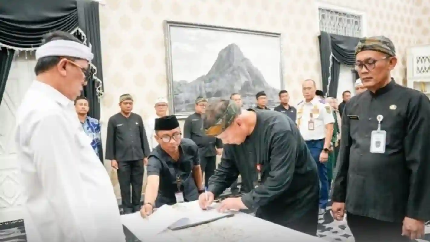 Om Zein tukar kursi pejabat eselon II Pemkab Purwakarta April 2026.