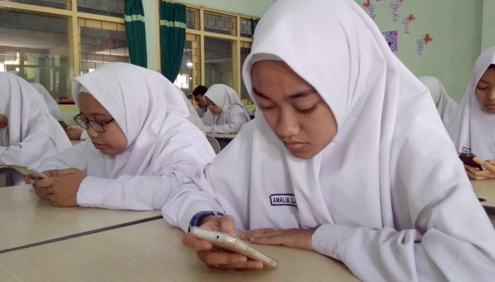 Kasus Siswa di Purwakarta, Cimahi Terbitkan SE Larangan Ponsel di Sekolah