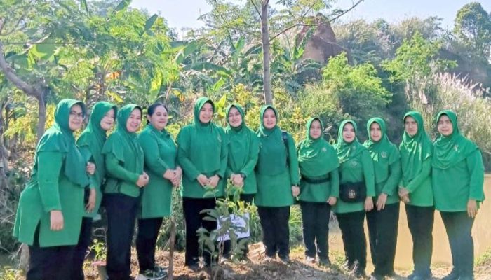 Persit KCK Kodim 0619 Purwakarta Gelar Penanaman Pohon