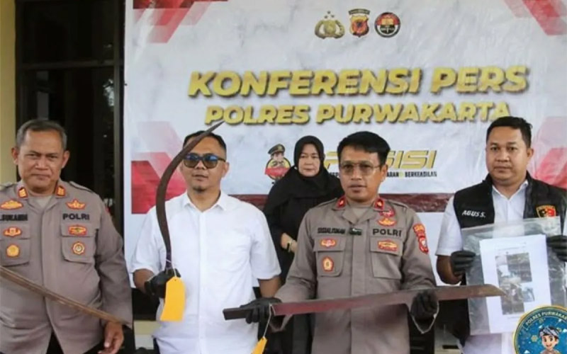 Barang bukti senjata tajam tawuran.