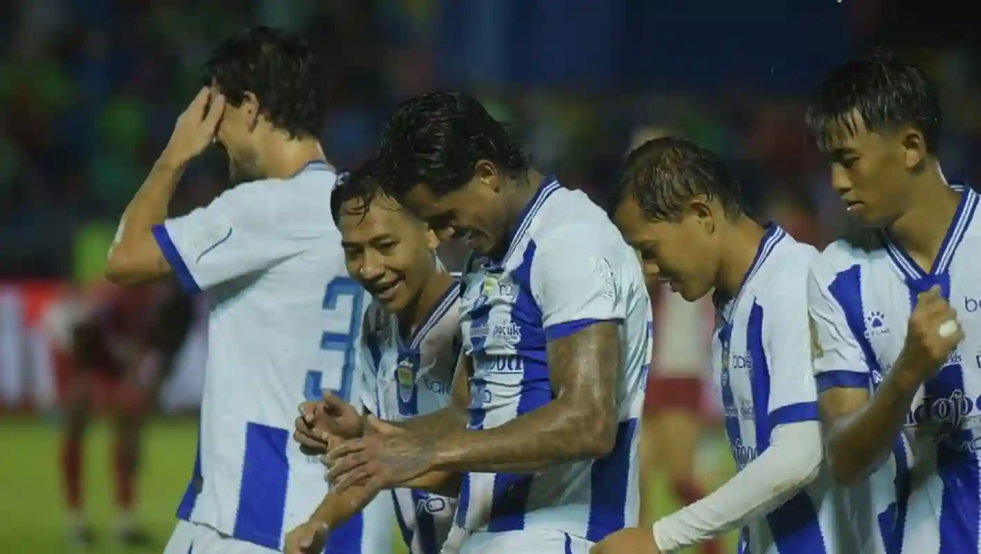 Selebrasi gol Ramon Tanque dalam laga kemenangan PERSIB atas Semen Padang.