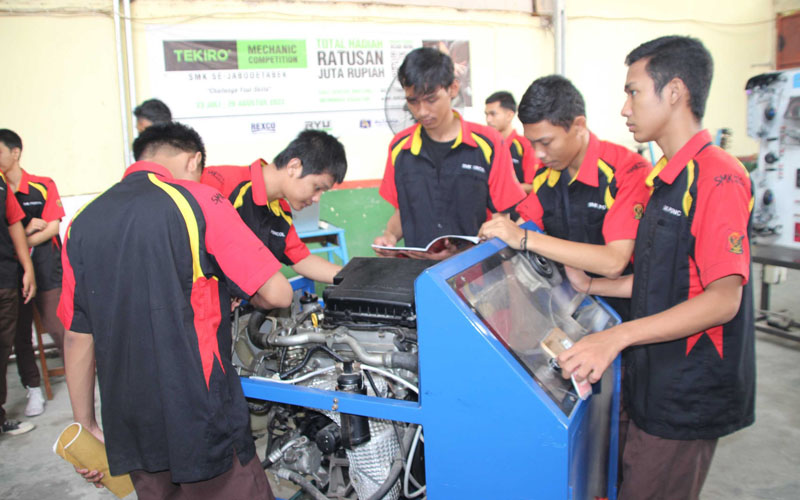 Ilustrasi praktek industri SMK