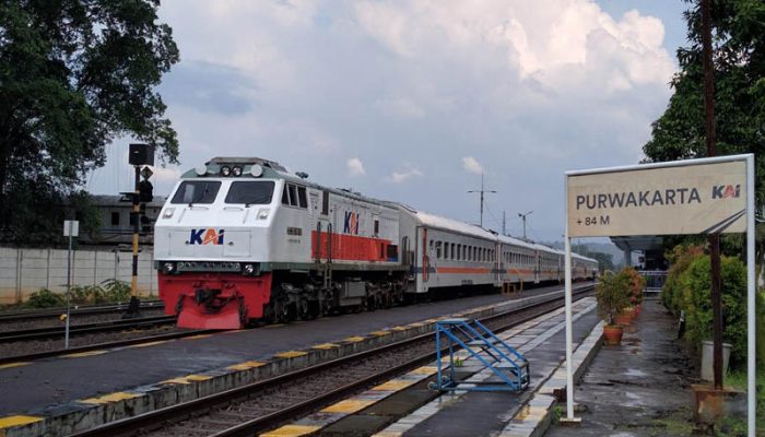 Liburan Murah Naik Kereta Jakarta-Purwakarta Hanya Rp8.000