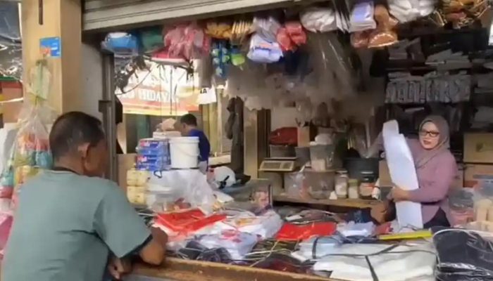 Harga Plastik di Purwakarta Melonjak Hingga 75% Per Kilogram