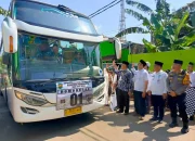 Calon Jemaah Haji Purwakarta Kloter Gabungan 40 KJT Resmi Diberangkatkan