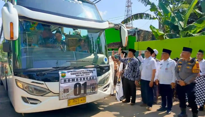 Calon Jemaah Haji Purwakarta Kloter Gabungan 40 KJT Resmi Diberangkatkan