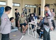 Personel Polsek Sukasari Tangani Kecelakaan Motor di Kutamanah